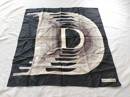 Dior tagless scarf