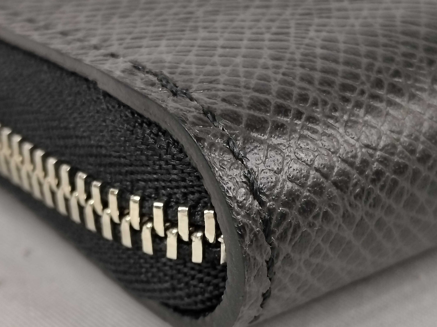 LOUIS VUITTON Taiga Coin Purse