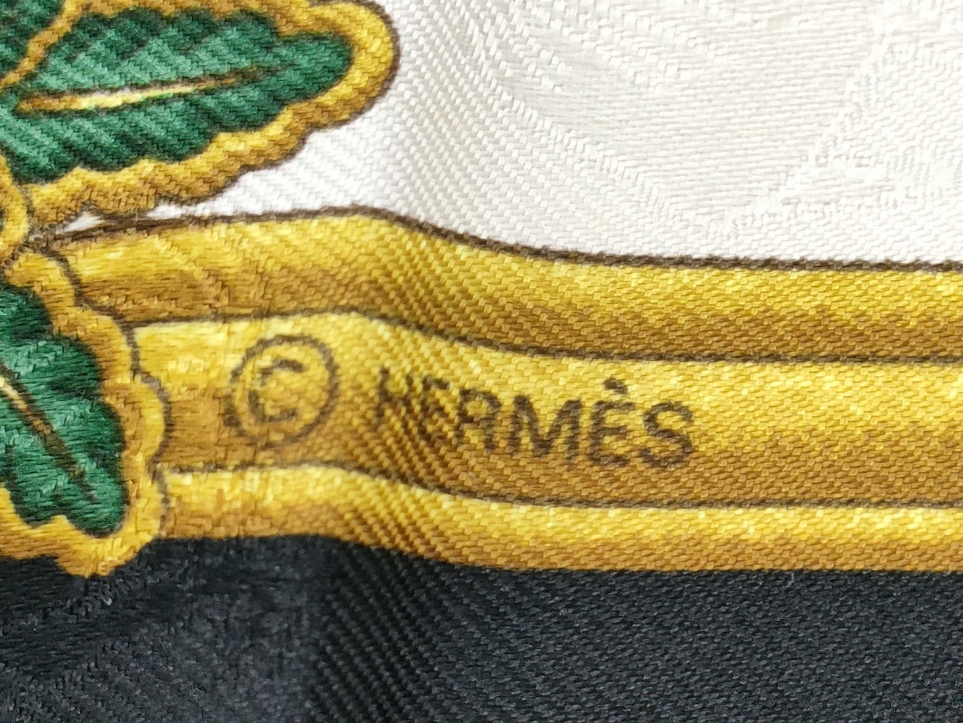 HERMES Carré 90 Joies dHiver Joies dHiver Winter Pleasure Scarf