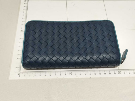 BOTTEGA VENETA Intrecciato Round Zip Wallet