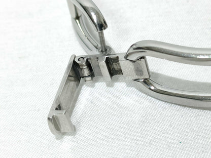 GUCCI GUCCI 1500L Women's Watch with Cracked Crystal, Not Working