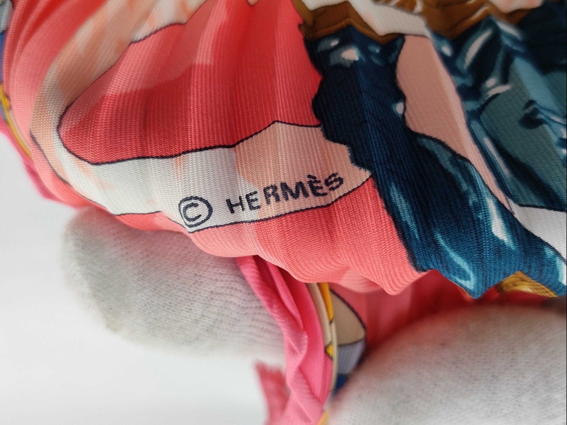 HERMES pleated ethnic pattern scarf