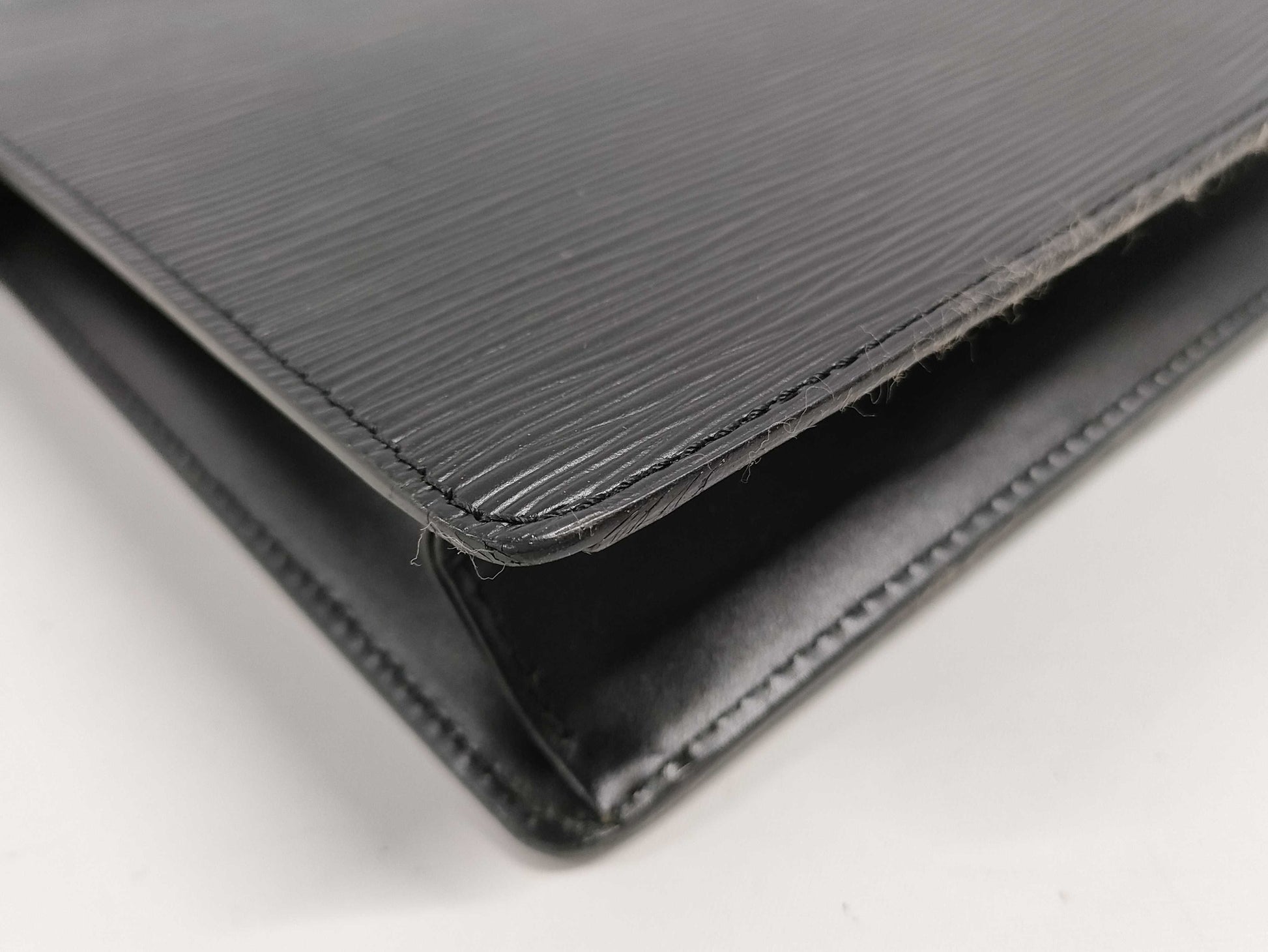 LOUIS VUITTON Epi Pochette Homme Clutch Bag