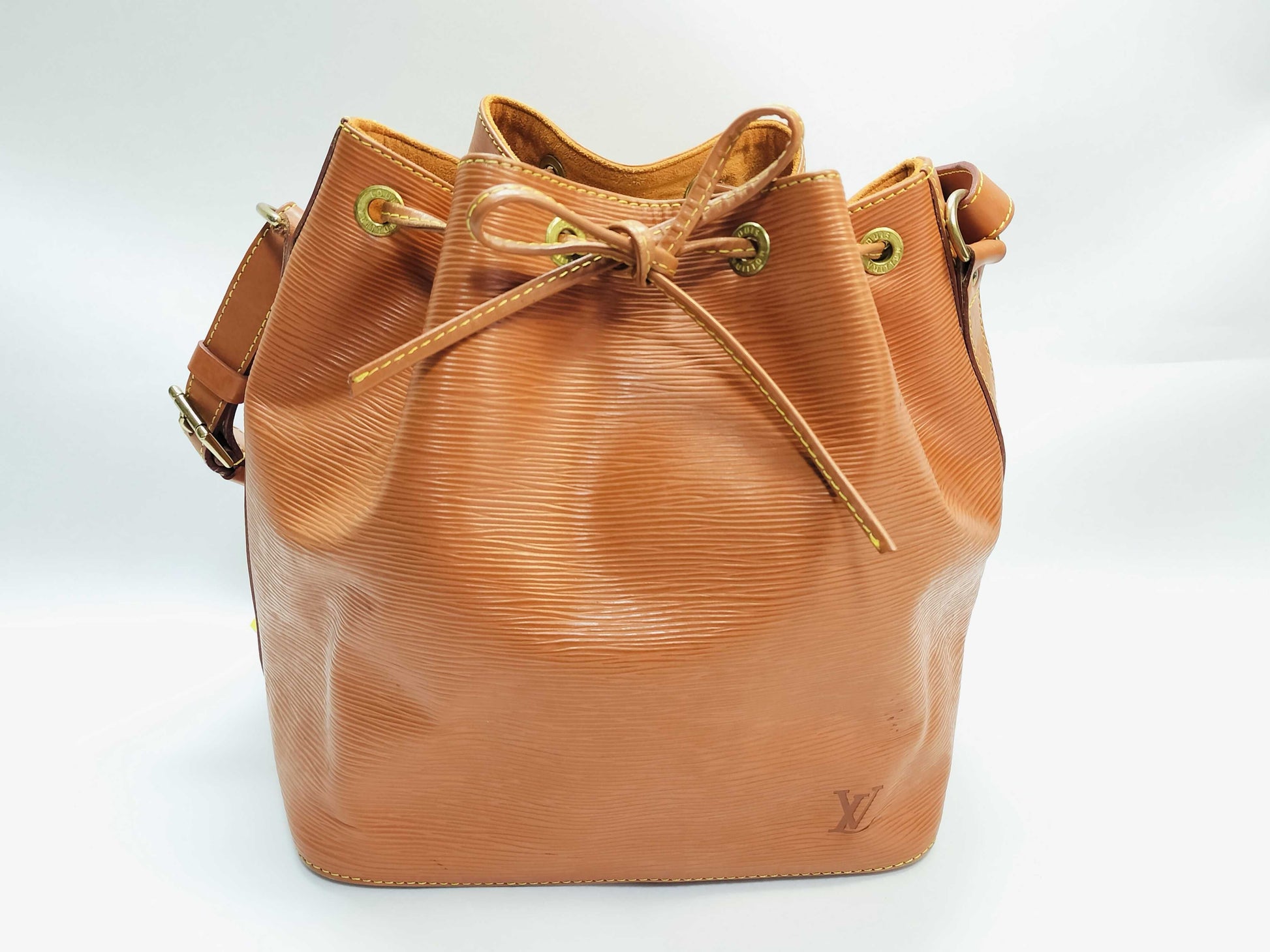LOUIS VUITTON Epi Noe Shoulder Bag