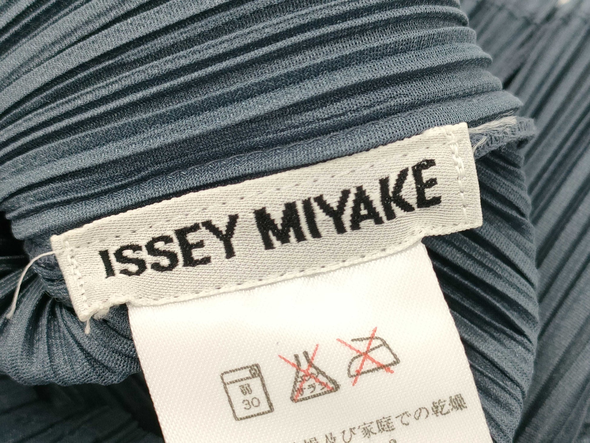 ISSEY MIYAKE Pleats Please Sleeveless Tank Top Gray Top