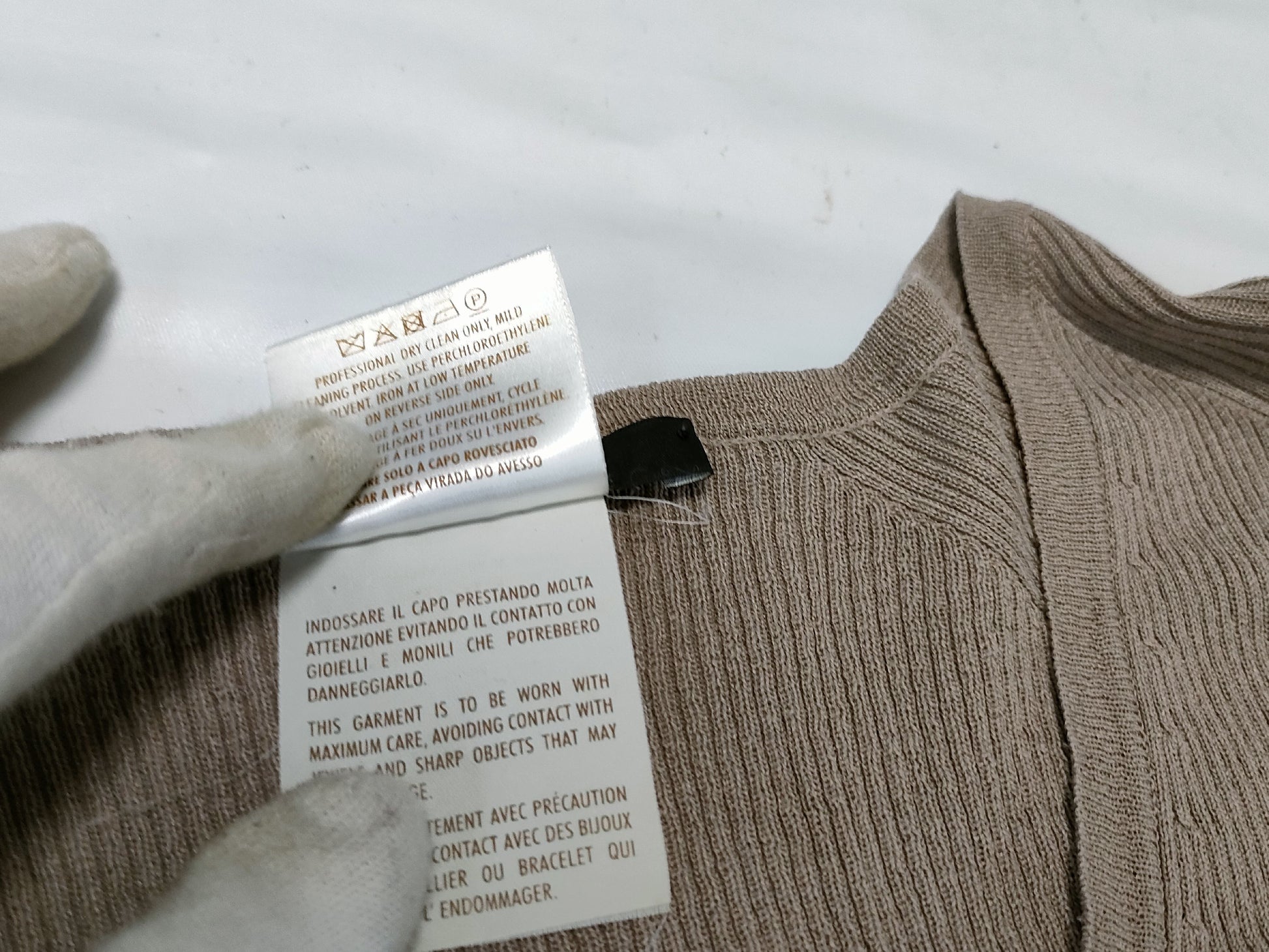 GUCCI Long Sleeve Metal Logo Silk Top