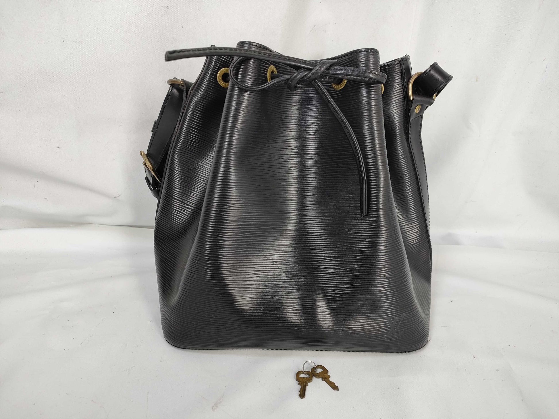 LOUIS VUITTON Epi Noe BB Shoulder Bag
