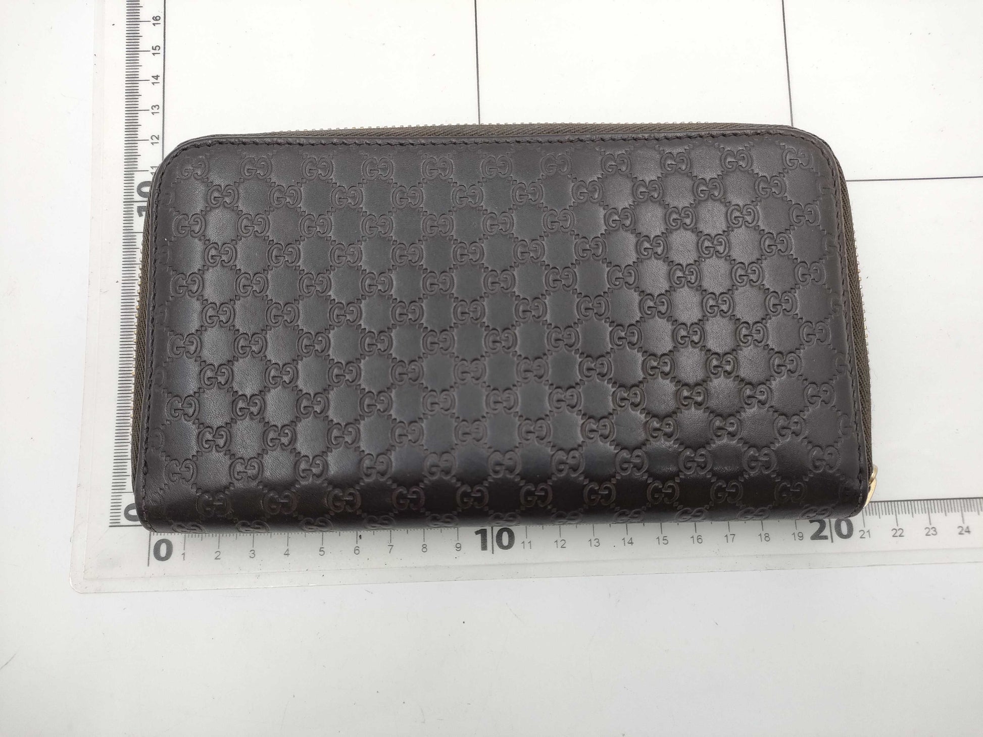 GUCCI Microsima GG Round Zip Wallet in Dark Brown