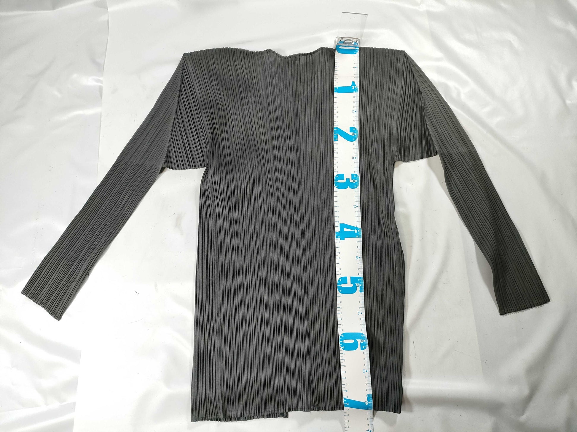 ISSEY MIYAKE Pleats Please Plain Cardigan Gray Top