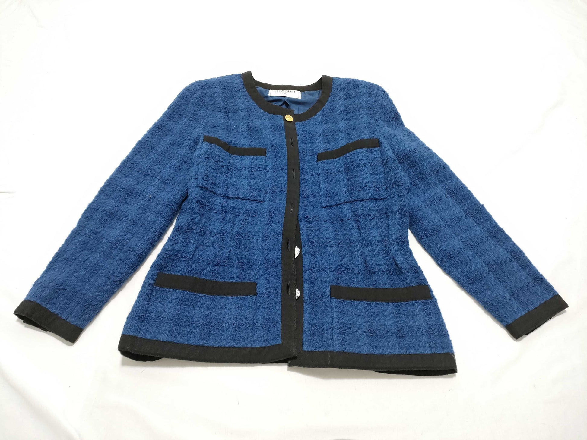CHANEL BOUTIQUE Tweed No-Collar Button Jacket 
