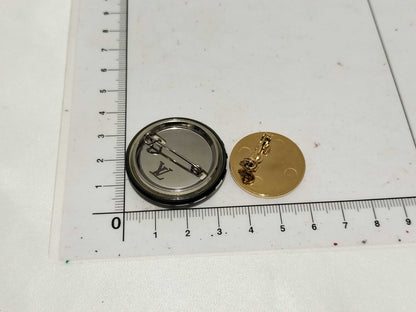 LOUIS VUITTON pin badge/2 pieces Other accessories
