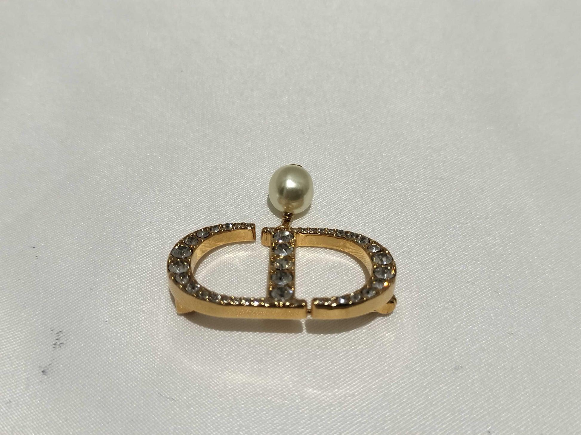 Dior logo rhinestone pearl brooch