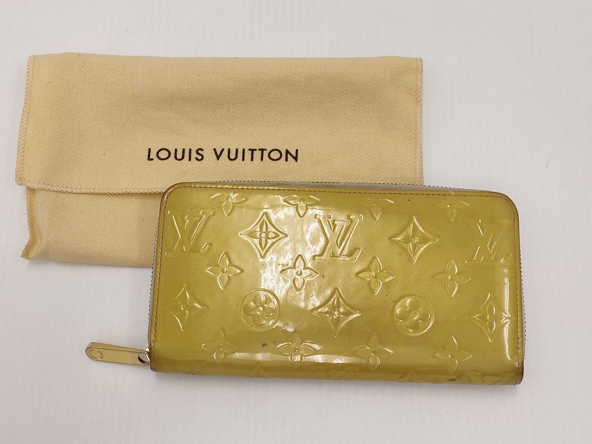 LOUIS VUITTON Vernis Zippy Wallet