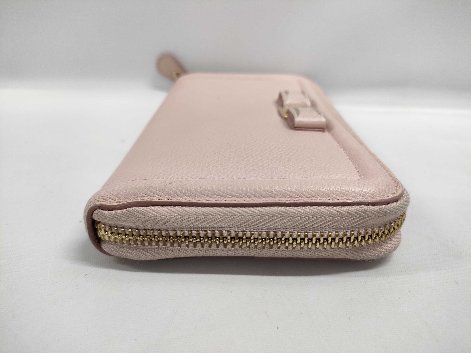 Salvatore Ferragamo Vara Long Wallet Round Wallet