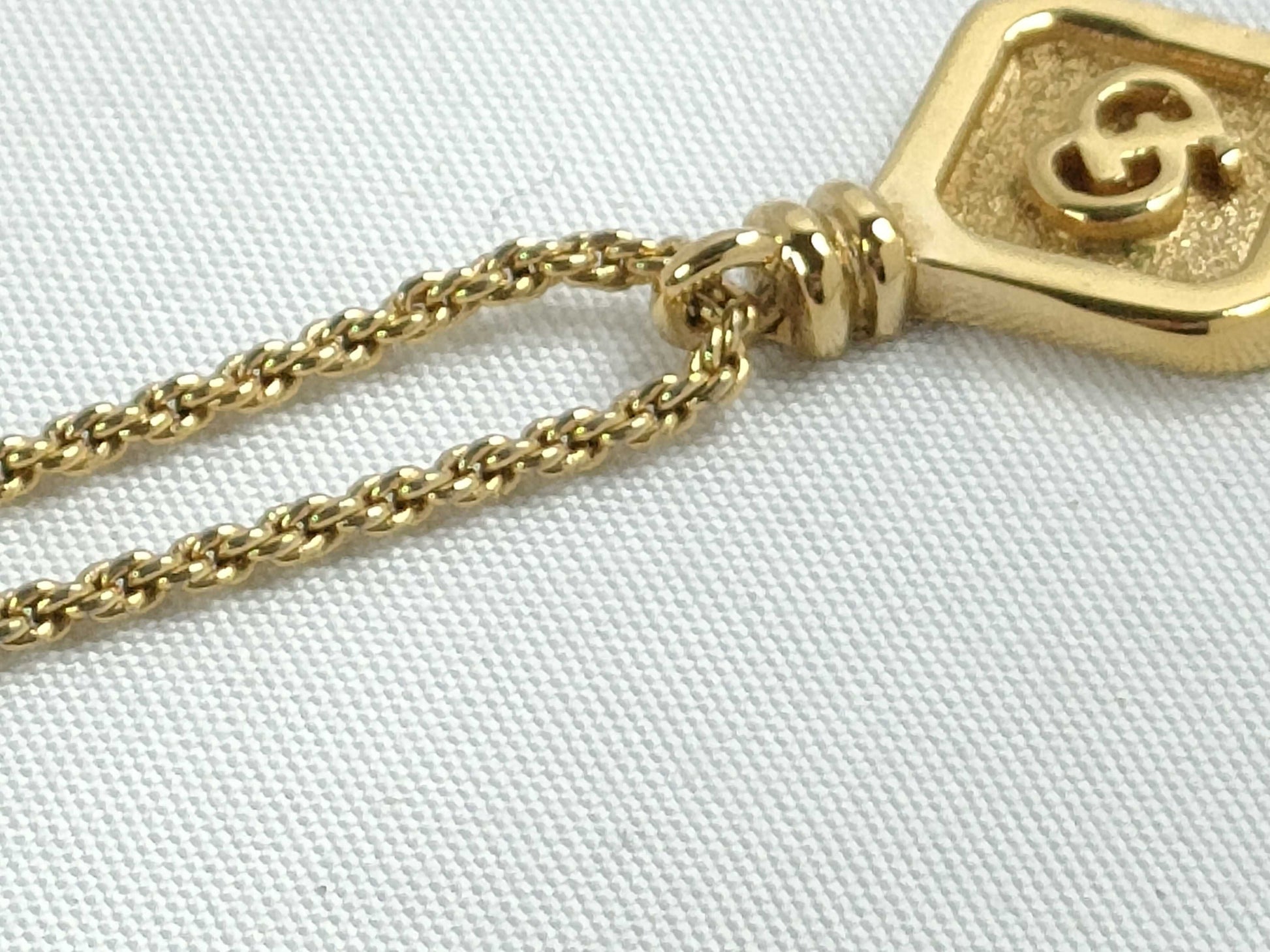 Dior necklace/CD logo necklace