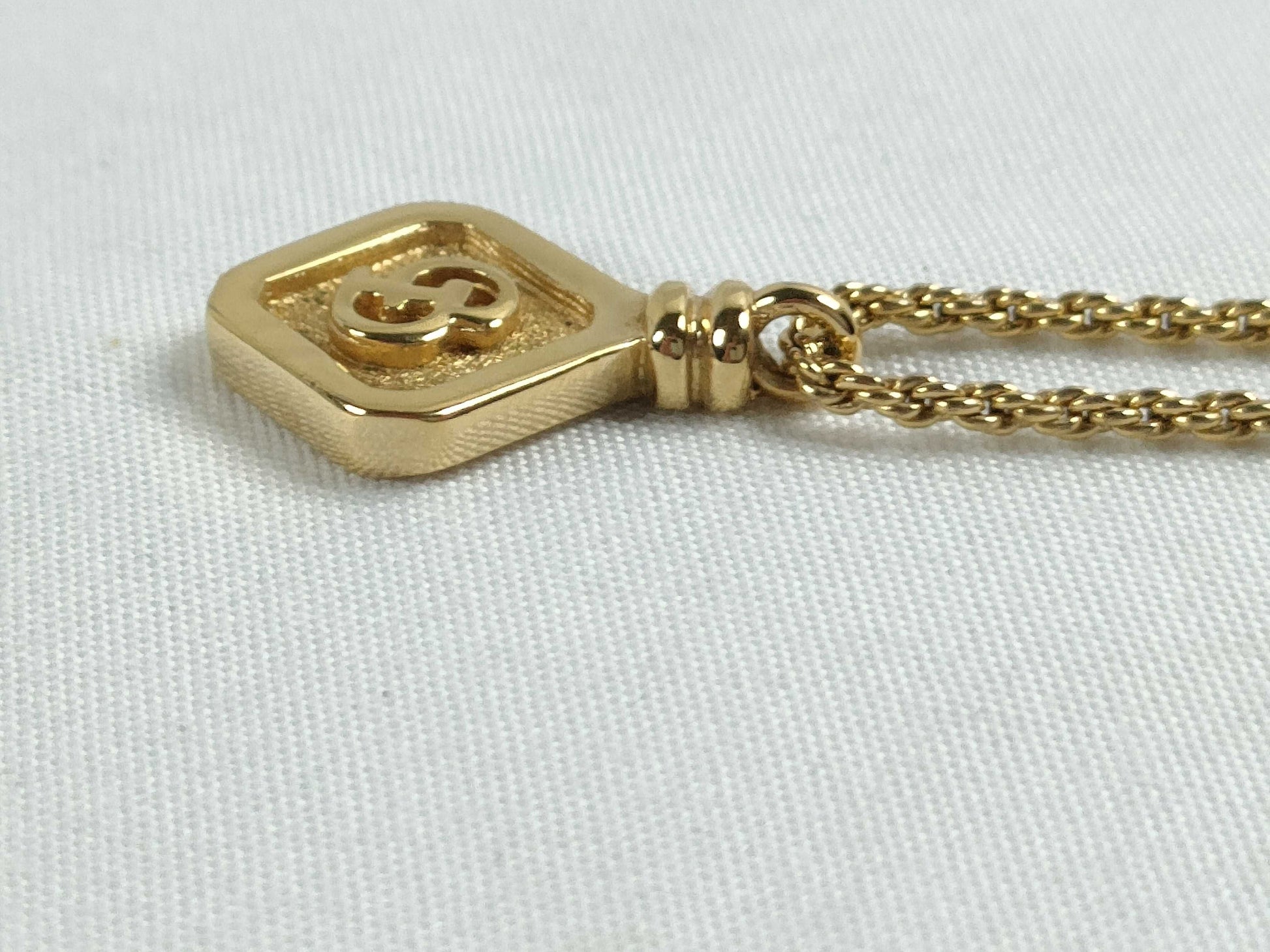 Dior necklace/CD logo necklace