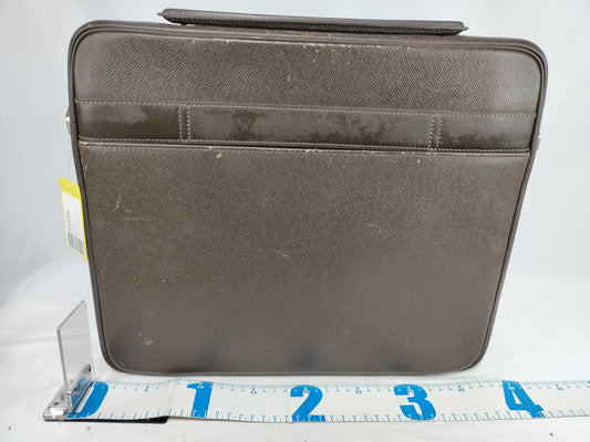 LOUIS VUITTON Taiga Porto Ordinatur Odessa Business Bag