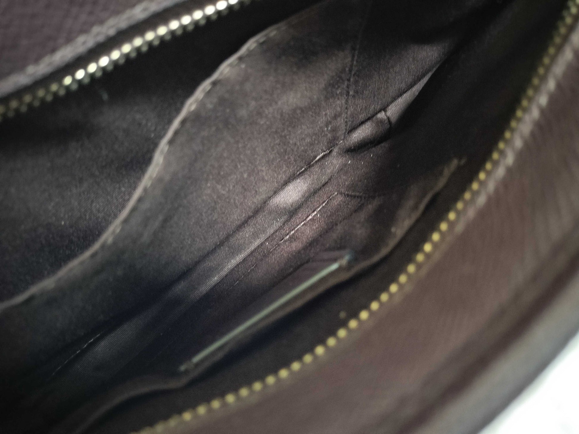 COACH 9135 and two other shoulder bags