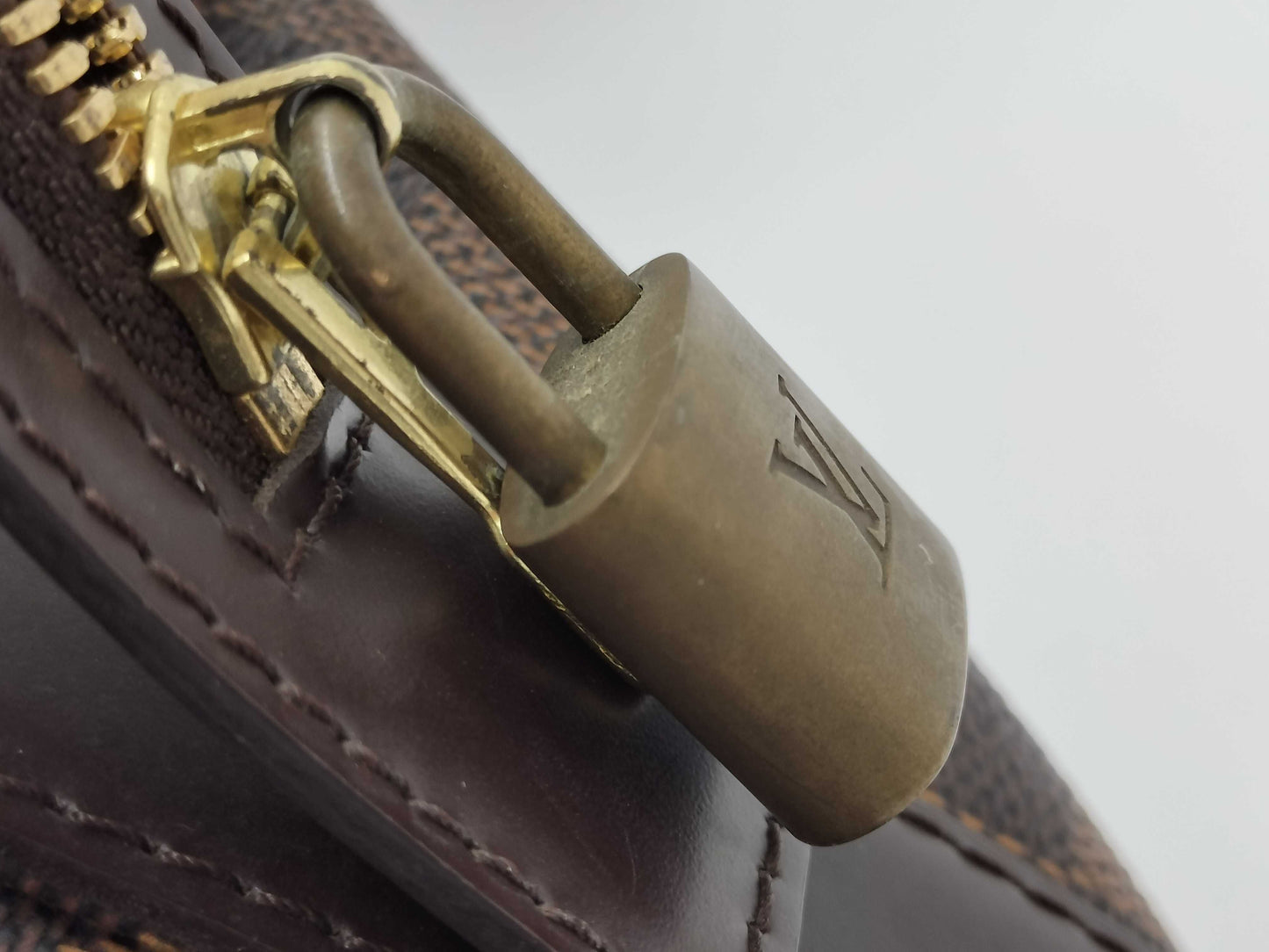 LOUIS VUITTON Damier N51119 Chelsea Shoulder Bag