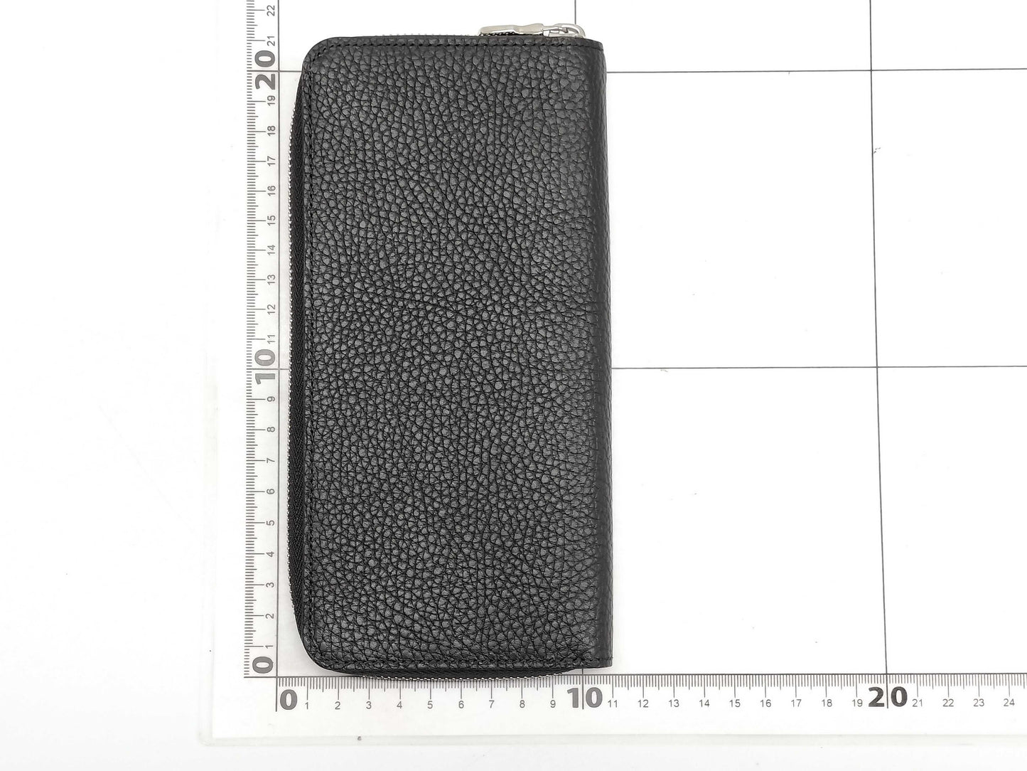 LOUIS VUITTON Taurillon Vertica Zippy Wallet