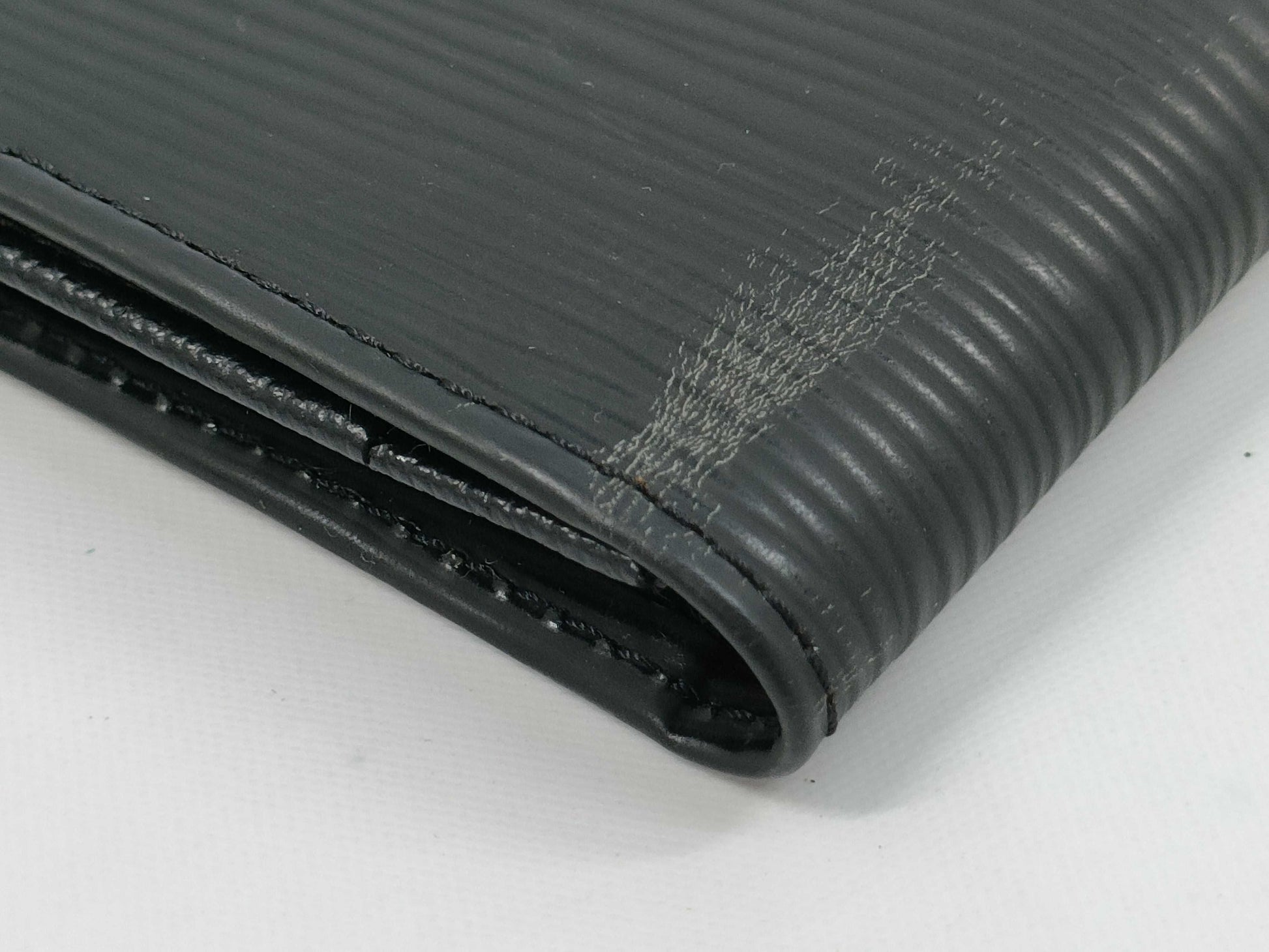 LOUIS VUITTON Epi Wallet