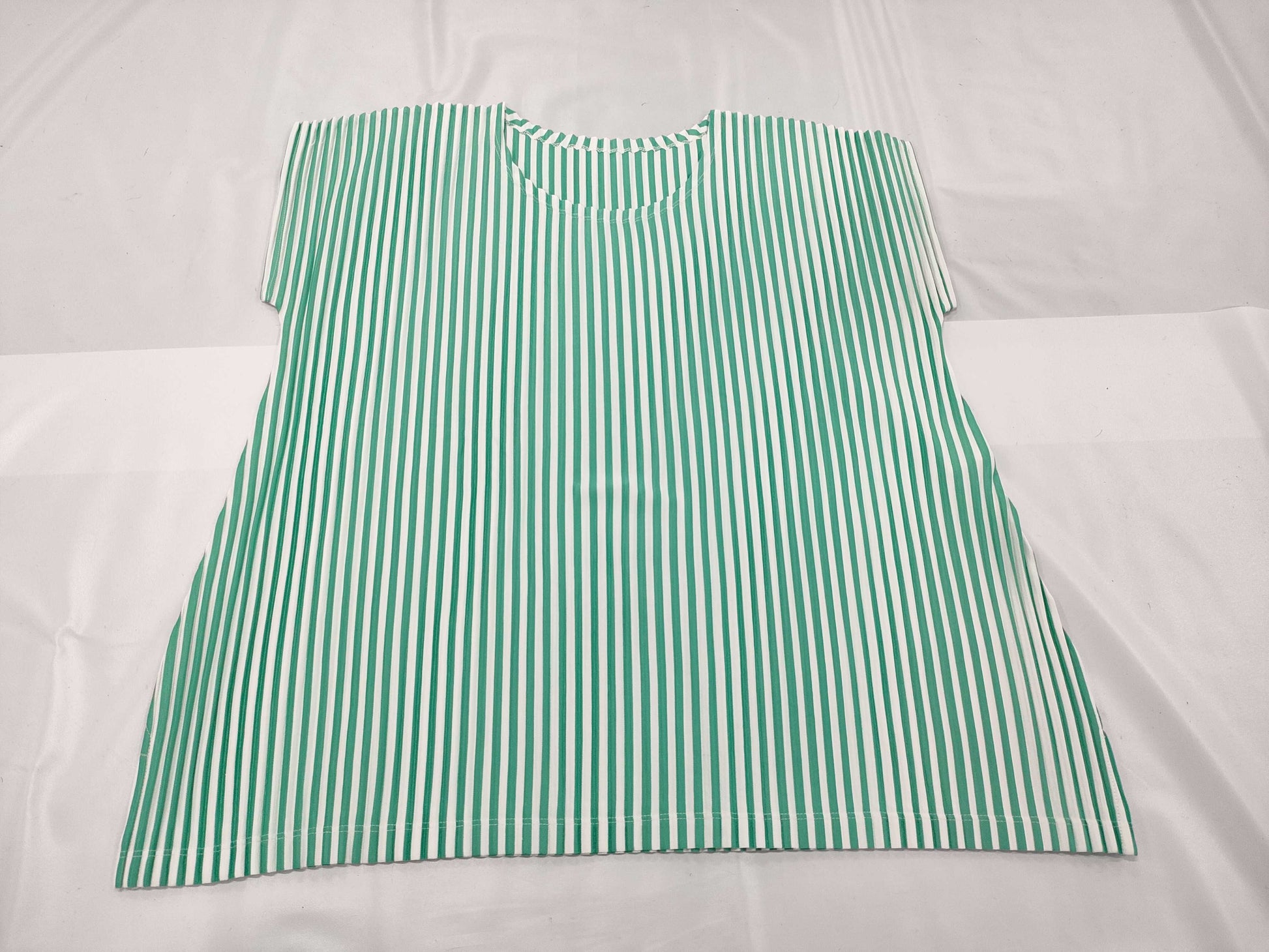 ISSEY MIYAKE Issey Miyake patterned tops