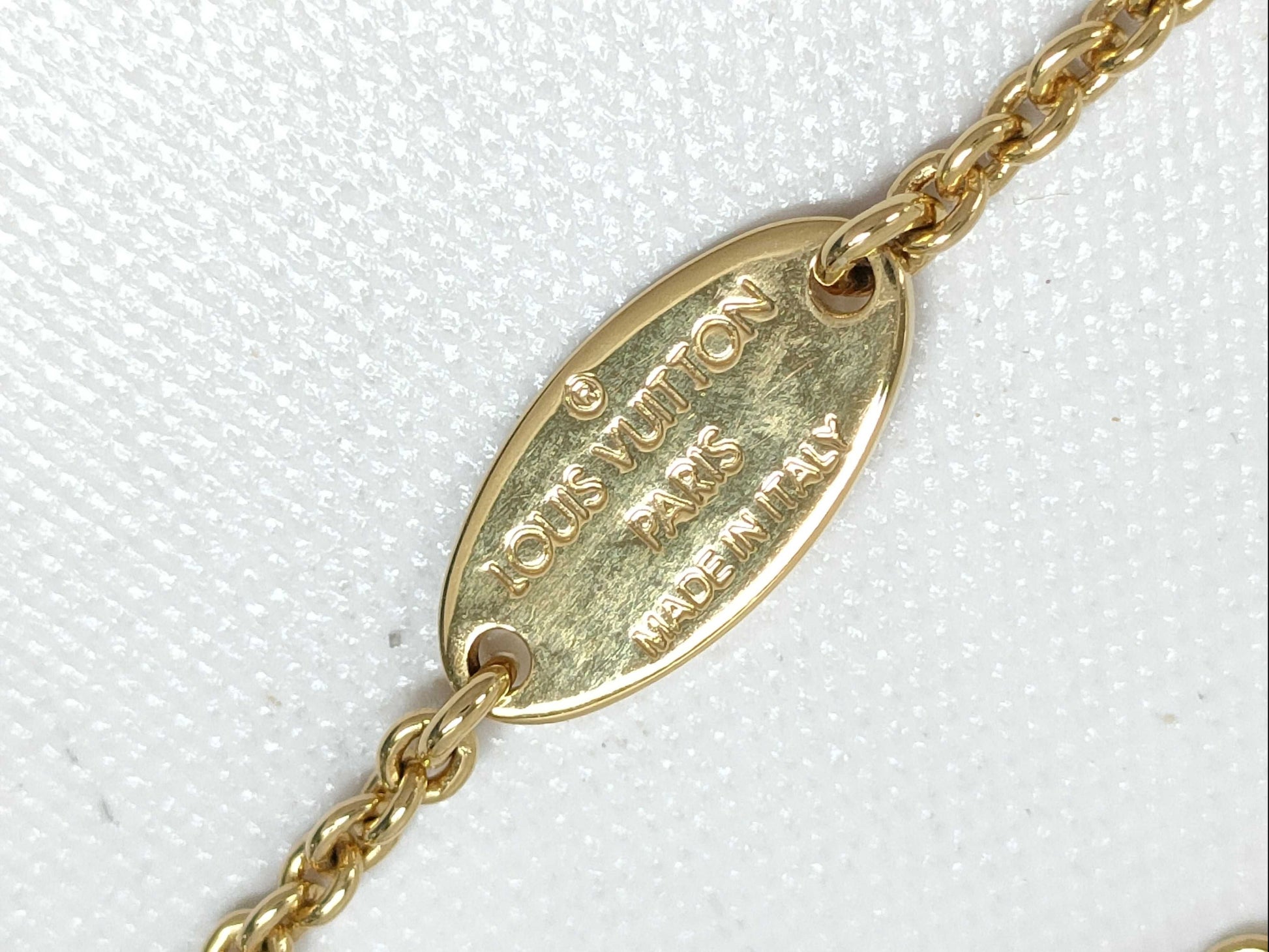 LOUIS VUITTON Essential V M00857 Necklace