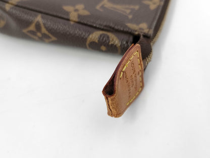 LOUIS VUITTON Monogram Accessoires Pouch
