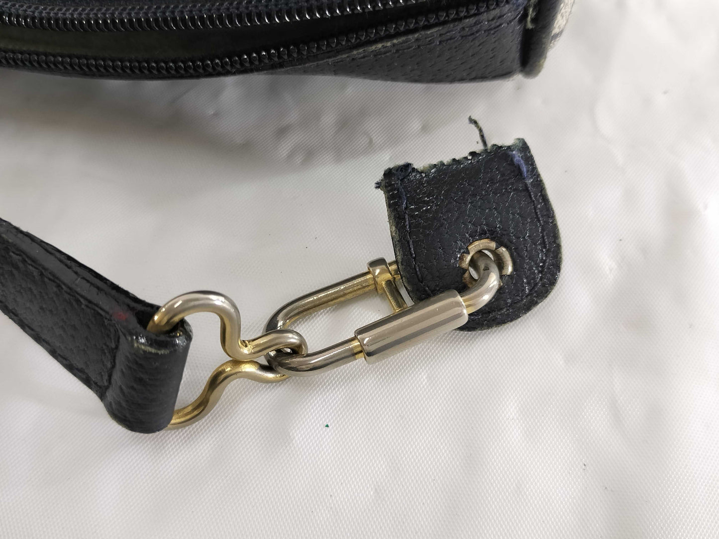 GUCCI GG Supreme Sherry ST Torn Shoulder Bag