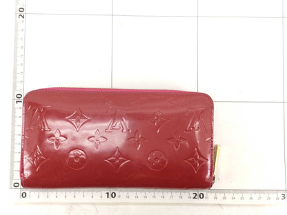 LOUIS VUITTON Vernis Zippy Wallet/Year and condition considered
