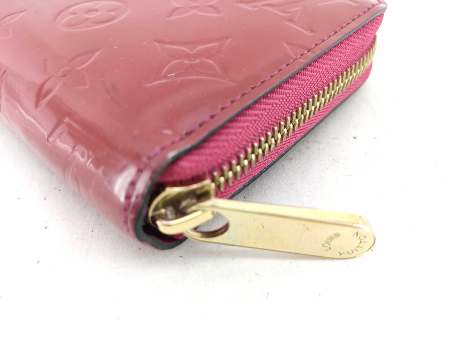 LOUIS VUITTON Vernis Zippy Wallet/Year and condition considered