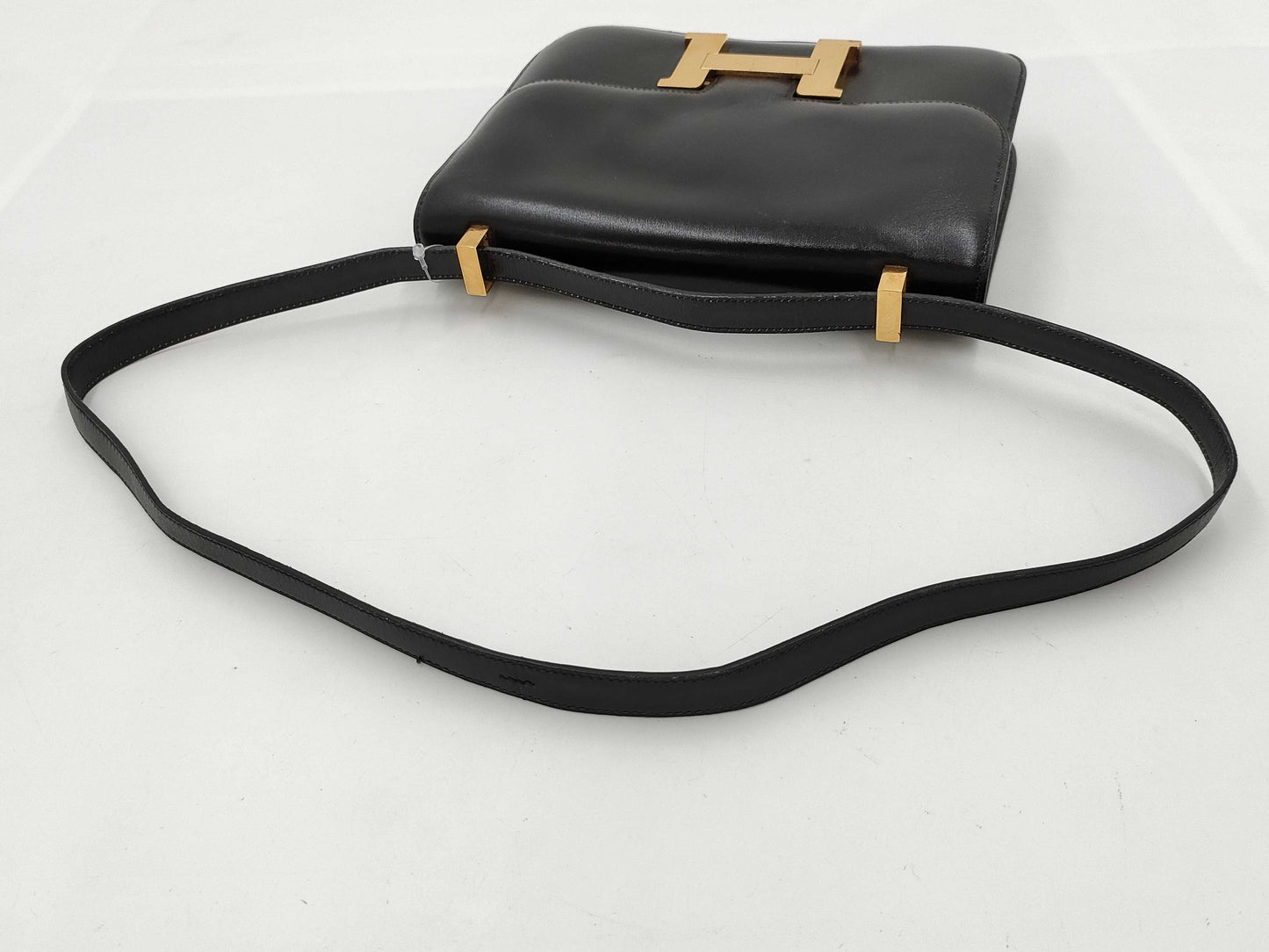 HERMES Constance 24 Box Calf Leather Shoulder Bag in Black with Gold Hardware and 〇S Stamp
