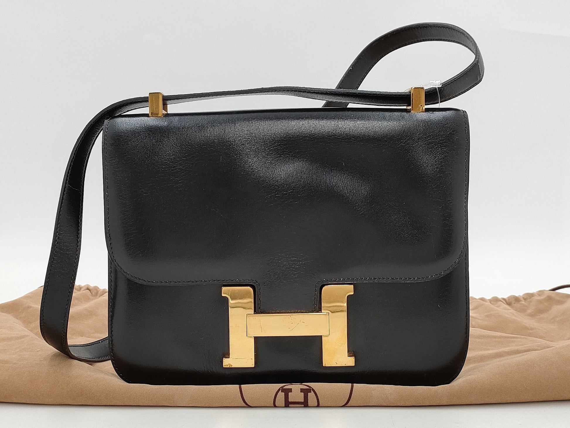 HERMES Constance 24 Box Calf Leather Shoulder Bag in Black with Gold Hardware and 〇S Stamp