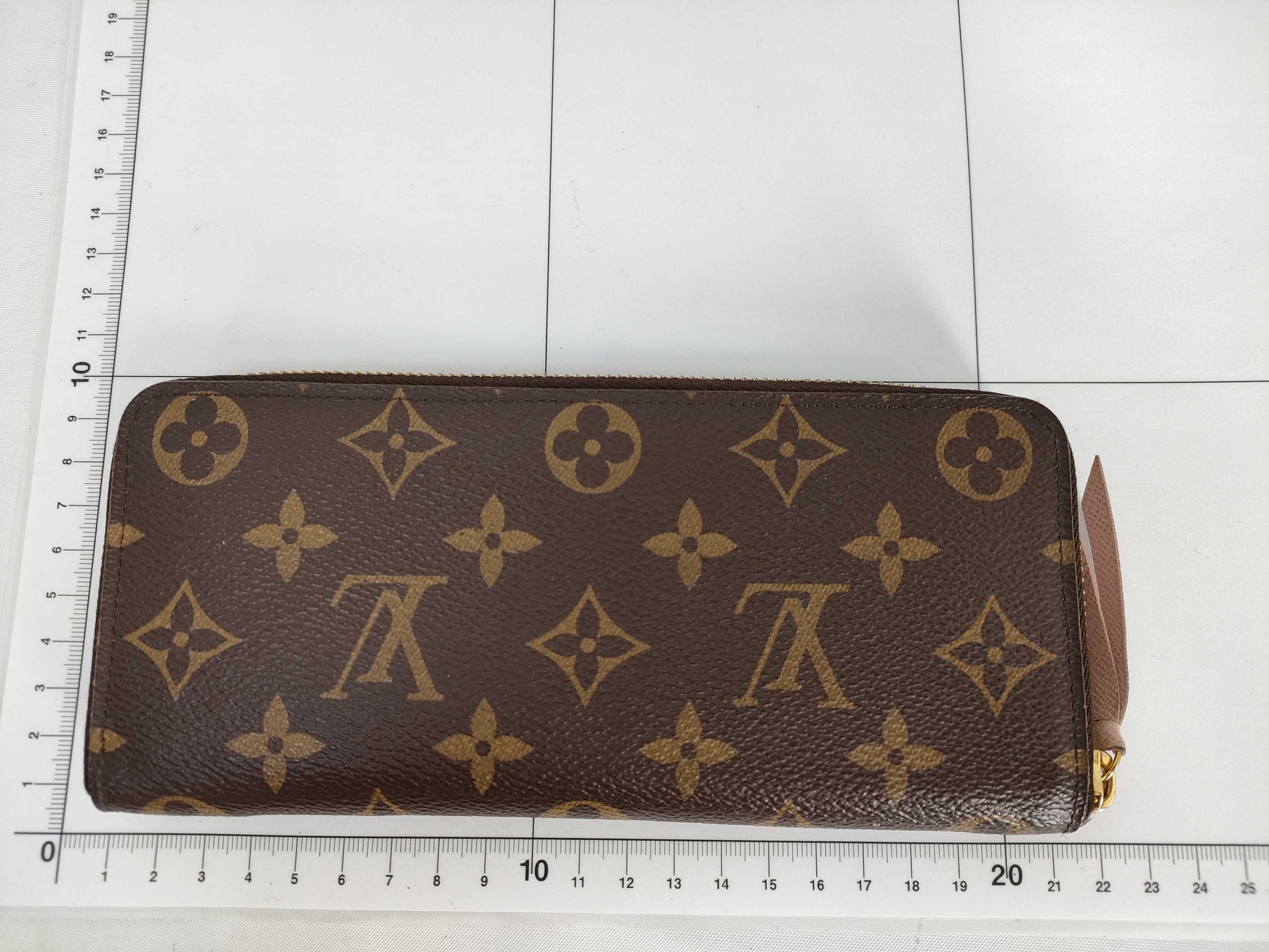 LOUIS VUITTON Monogram Zippy Wallet