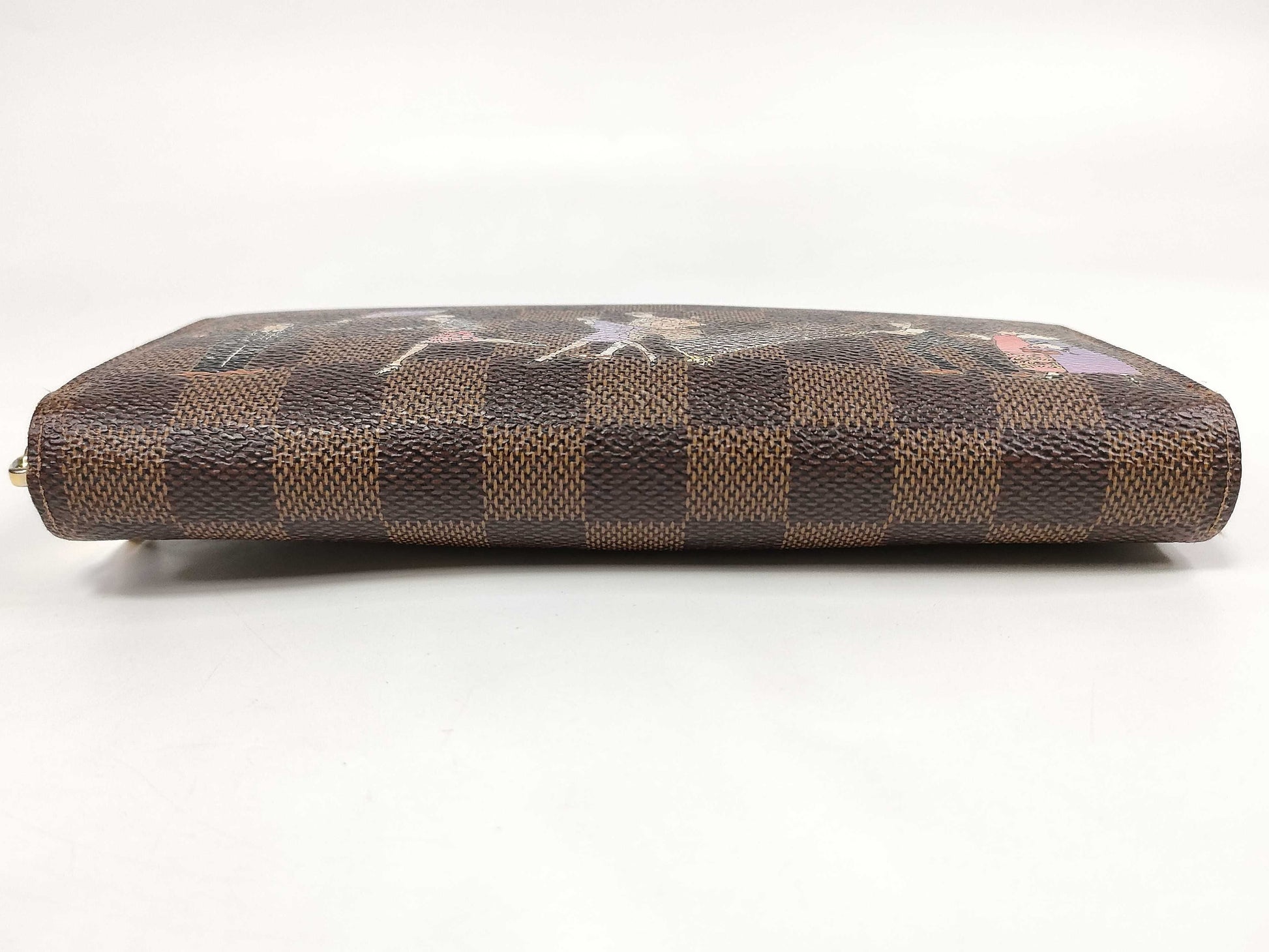 LOUIS VUITTON Damier Zippy Wallet with Illustration Print