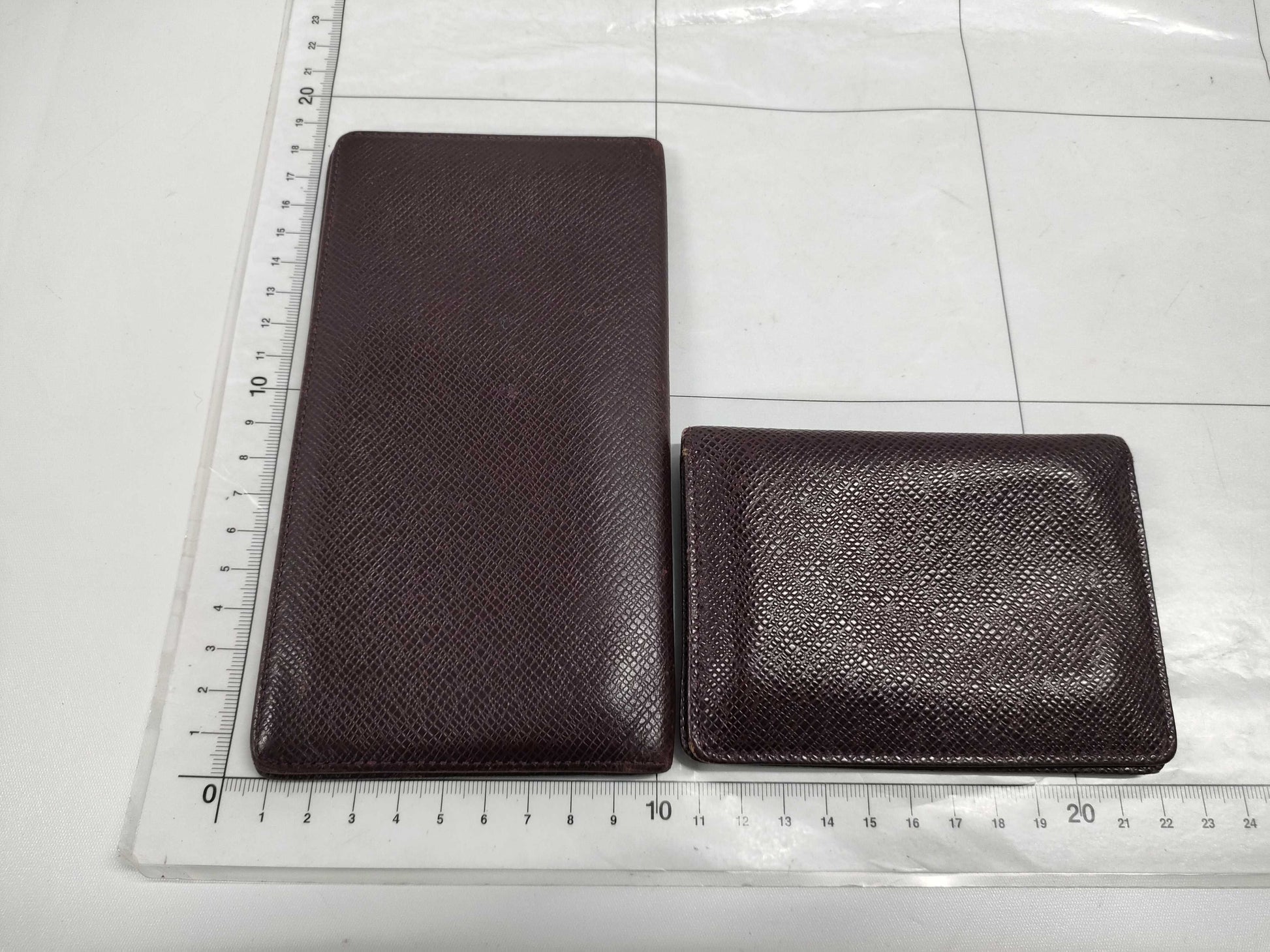LOUIS VUITTON Taiga Credit Wallet, Agenda, and Pass Case Set Wallet