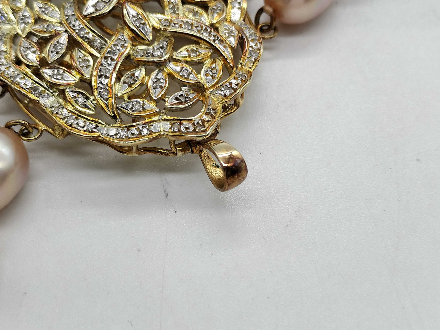 Pearl necklace with a diameter of approximately 7.4mm-8.9mm and diamonds, weighing 94.4g in 14K gold.