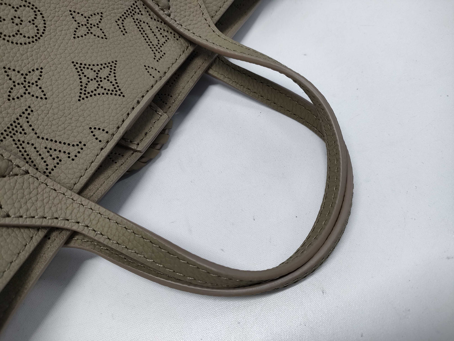 LOUIS VUITTON Mahina M25861 Blossom PM Handbag, Unused, Purchased in September 2025