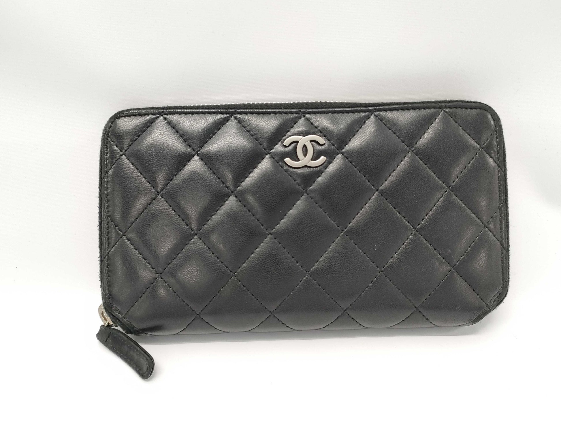 CHANEL Lambskin Round Zip Wallet