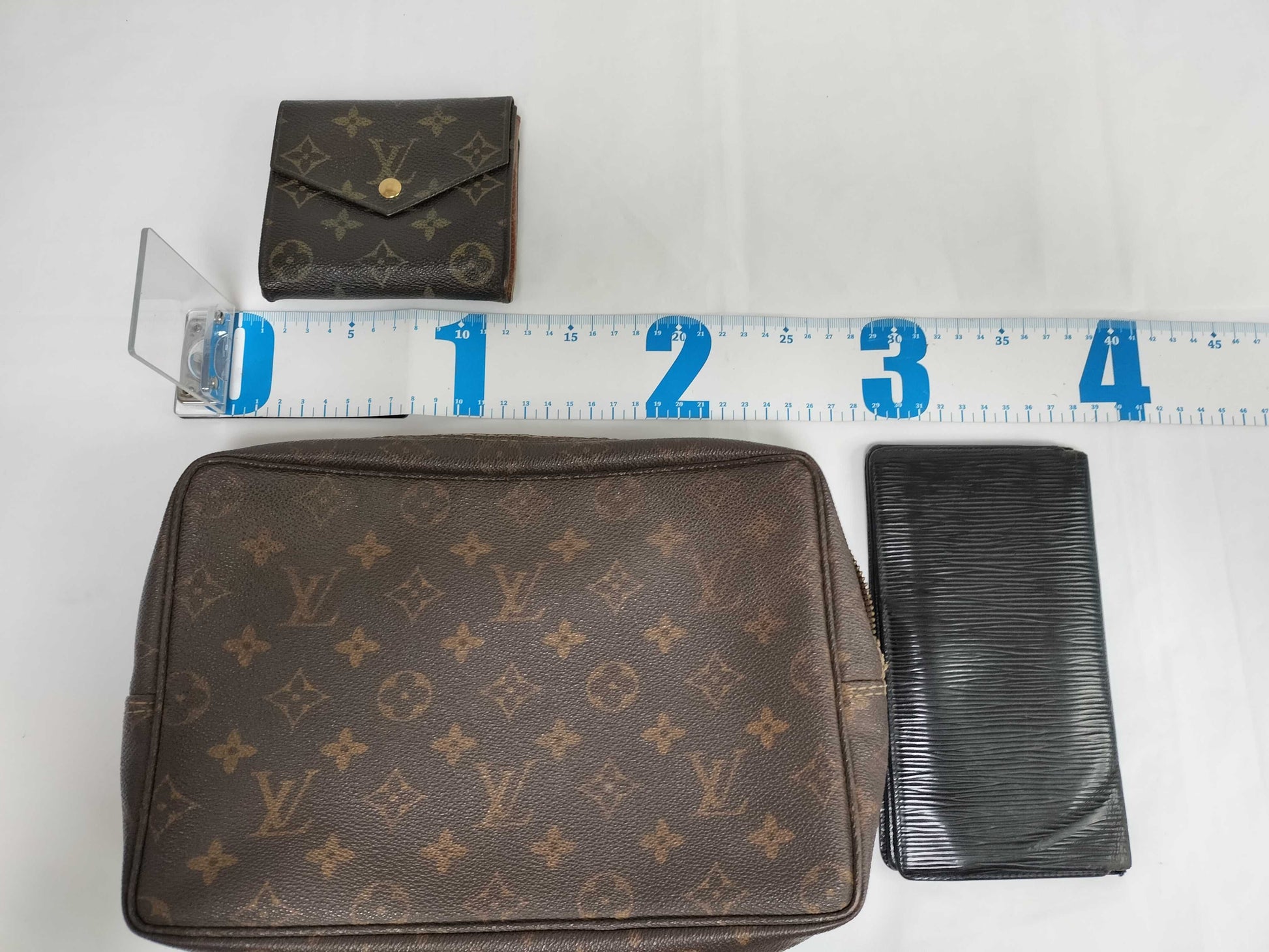 LOUIS VUITTON Epi True Towel/W-hook set wallet