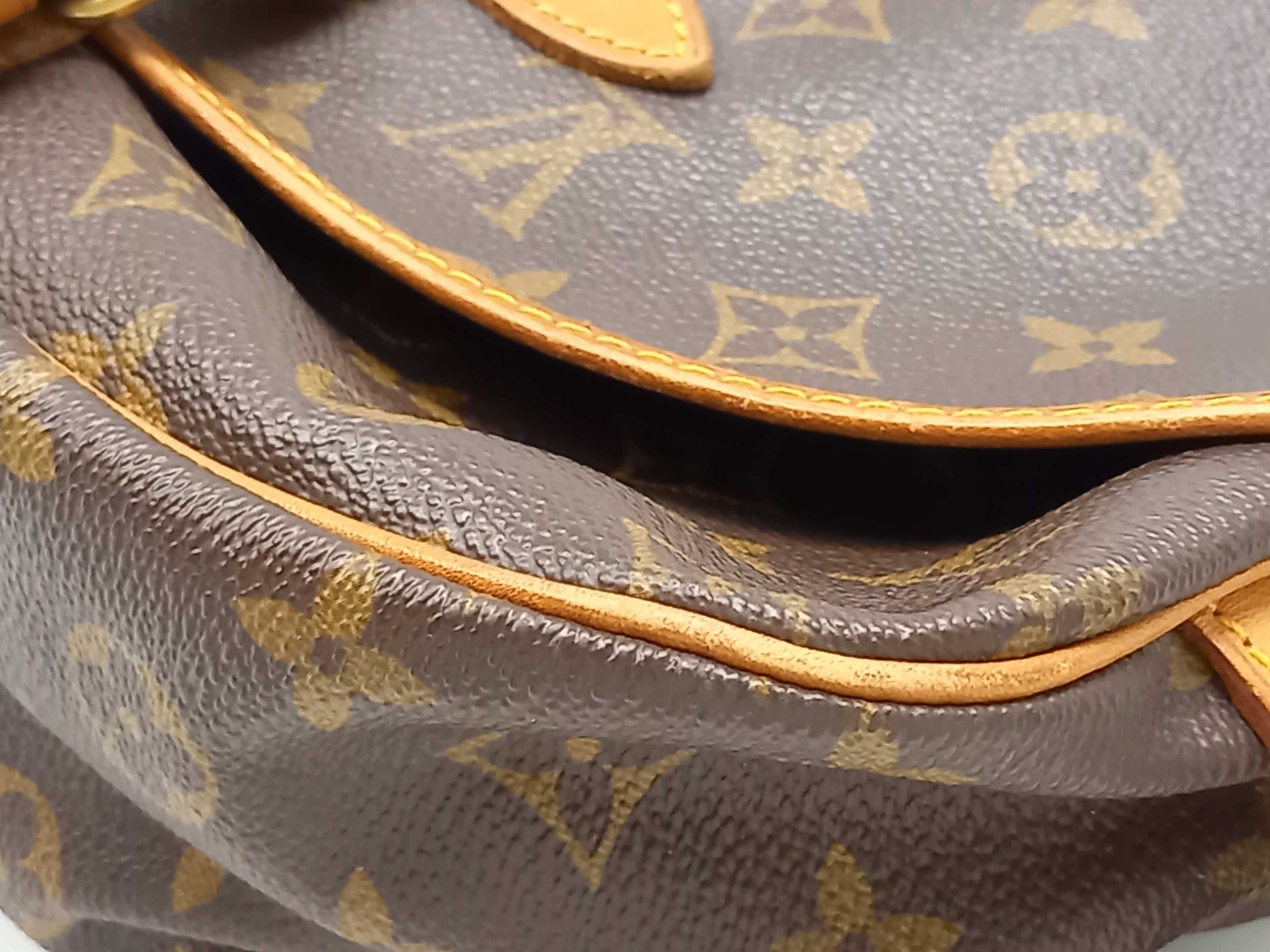LOUIS VUITTON Monogram M42256 Saumur 30 Shoulder Bag