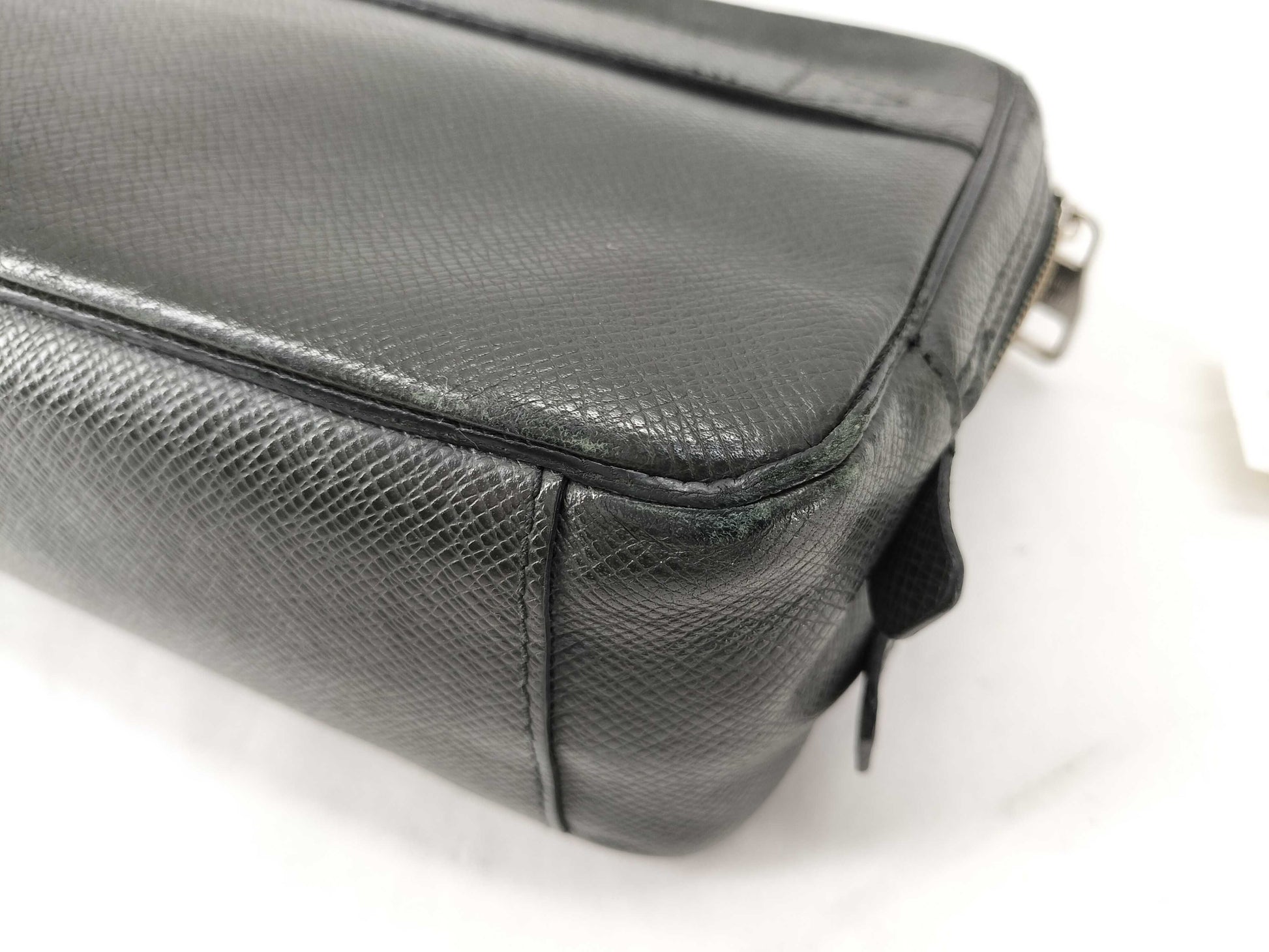 LOUIS VUITTON Taiga Second Bag