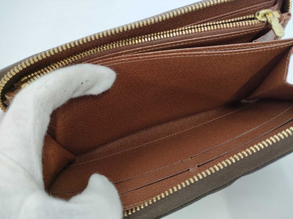 LOUIS VUITTON Monogram Zippy Wallet Wallet