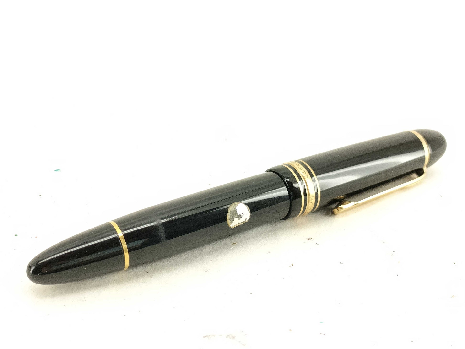 MONTBLANC Meisterstück 585 Fountain Pen