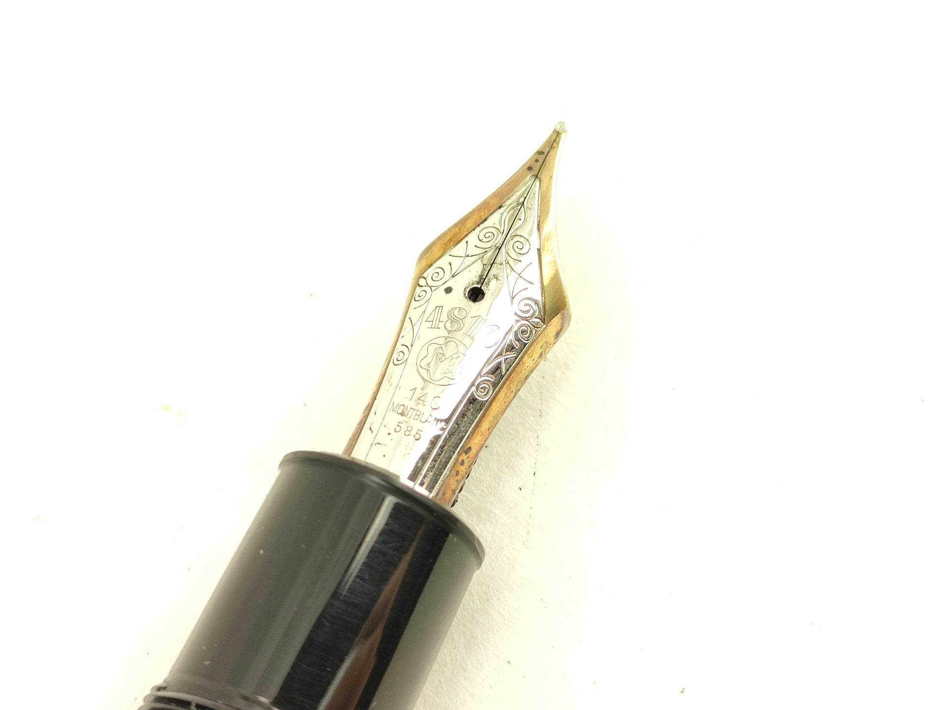 MONTBLANC Meisterstück 585 Fountain Pen