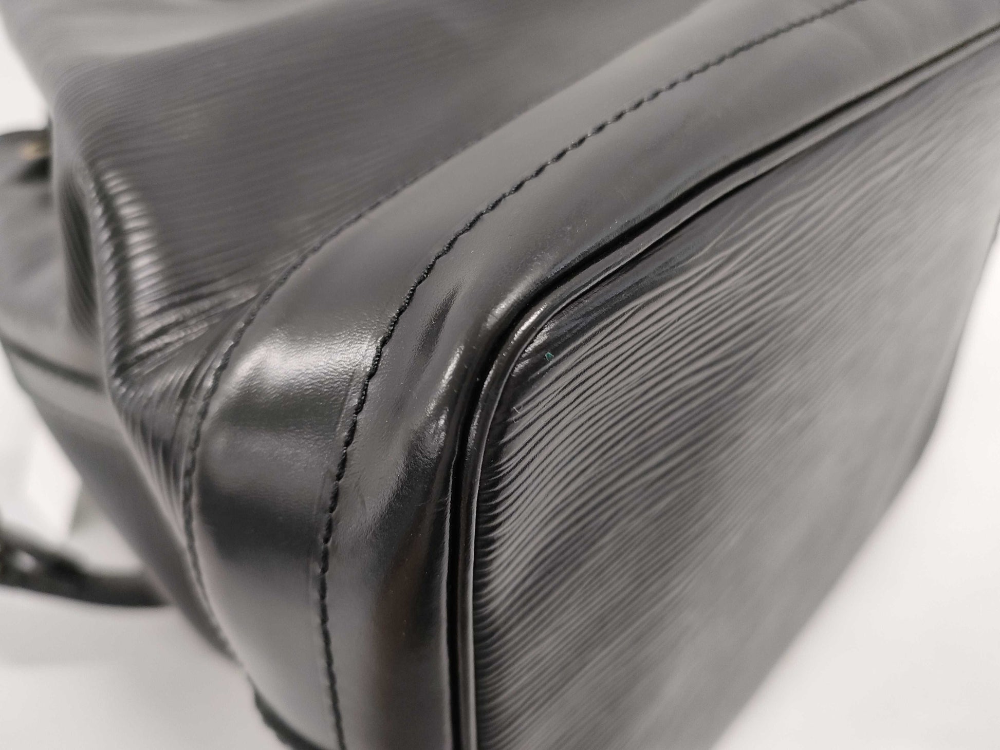 LOUIS VUITTON Epi Noe Black Shoulder Bag