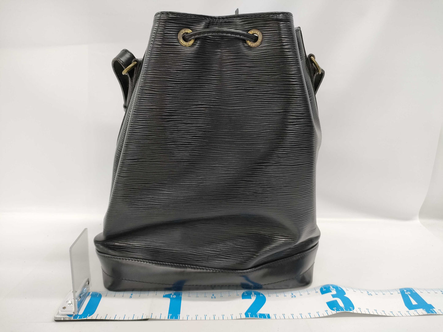 LOUIS VUITTON Epi Noe Black Shoulder Bag