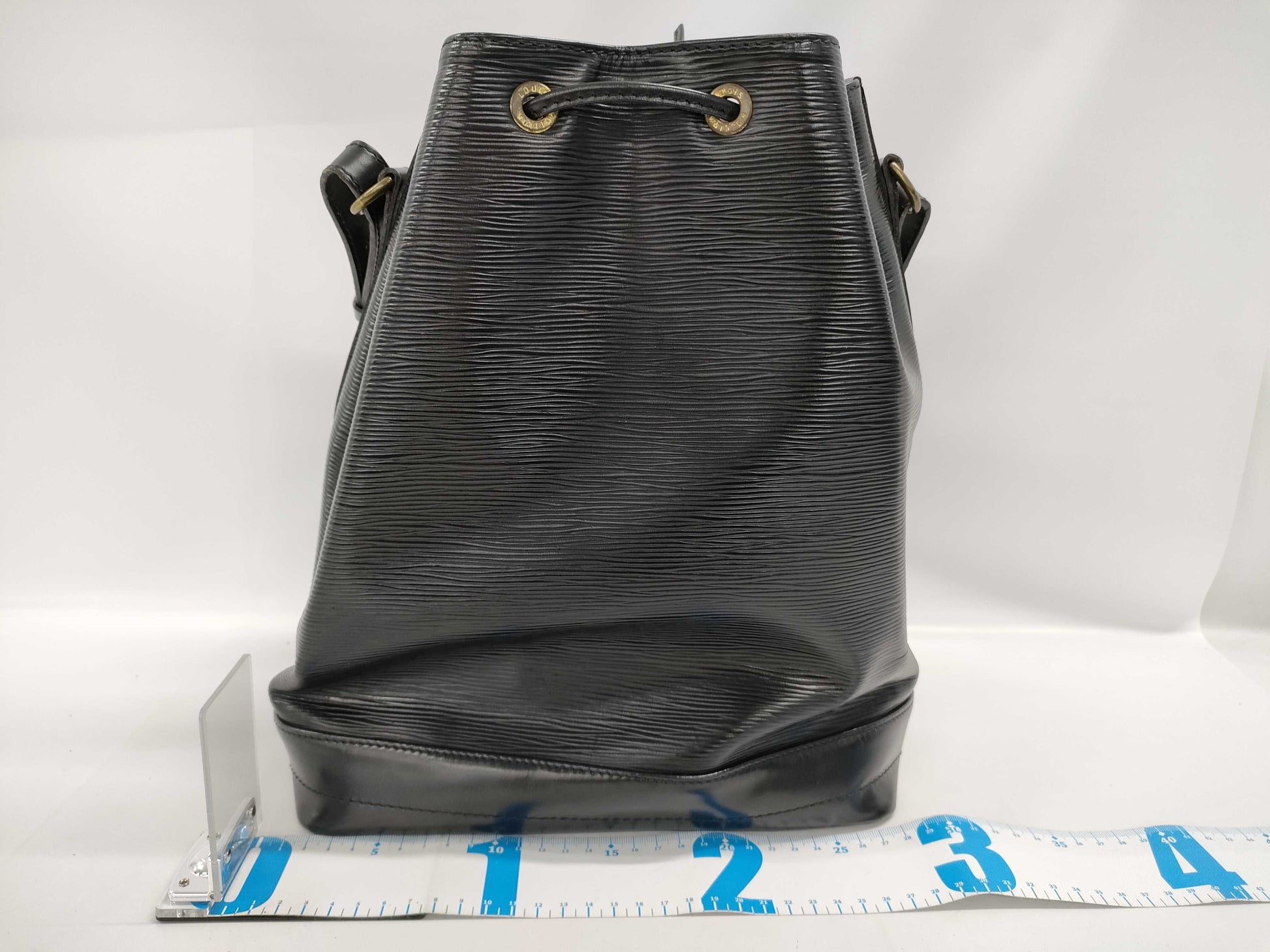 LOUIS VUITTON Epi Noe Black Shoulder Bag