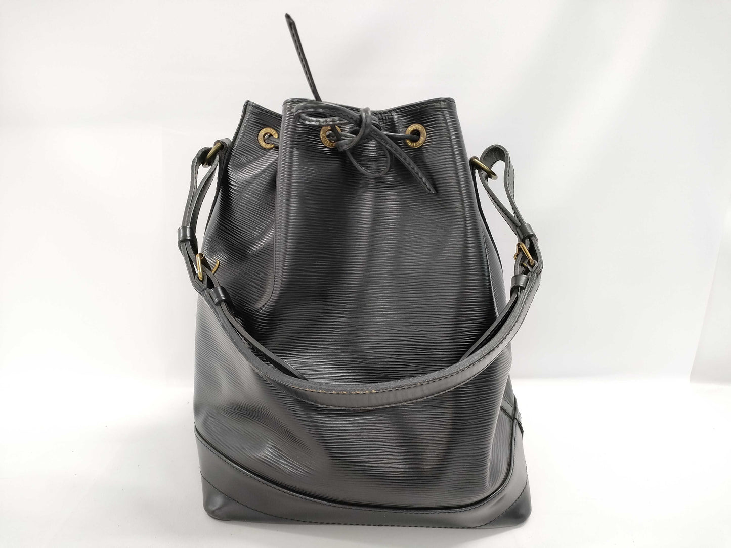 LOUIS VUITTON Epi Noe Black Shoulder Bag