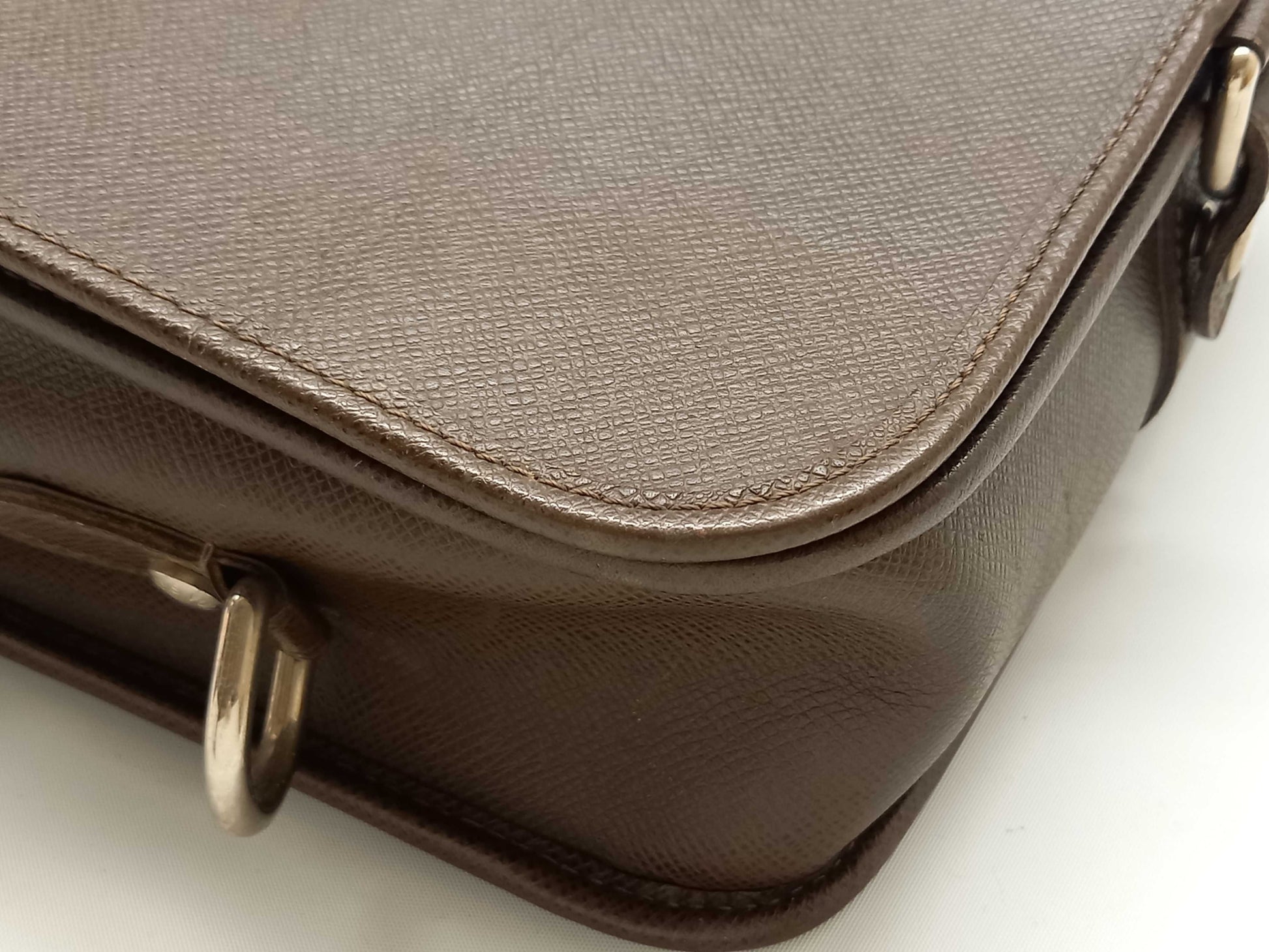 LOUIS VUITTON Taiga Andrei/Brown Shoulder Bag